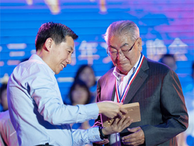 海為公司建廠30周年慶典活動(dòng)盛大召開，董事長榮獲“終身成就獎(jiǎng)”殊榮